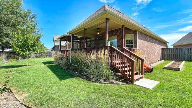 Building Photo - 1501 NE Greenbrier Ct