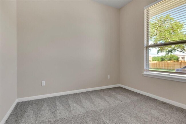Building Photo - 704 Olive Creek Dr