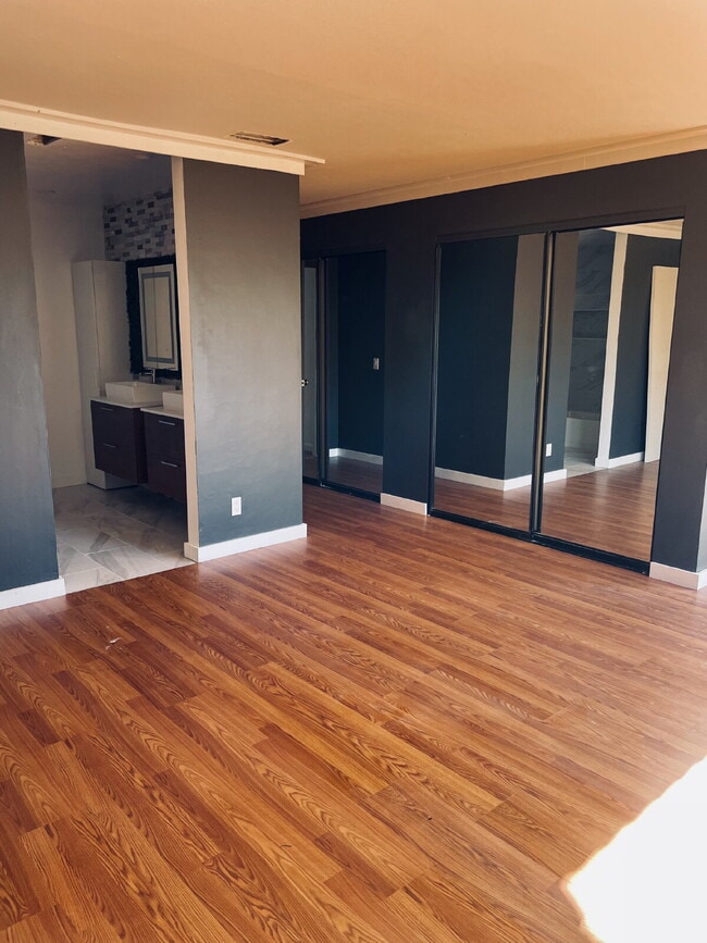 Building Photo - $3,000 - 2 Bed / 2 Bath Condo in Oceanside