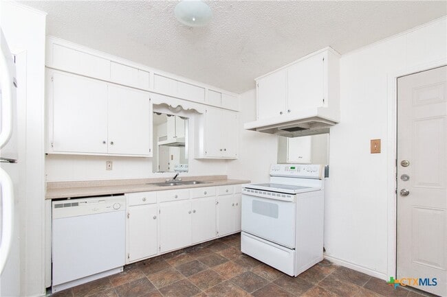 Building Photo - 202 Carpenter St