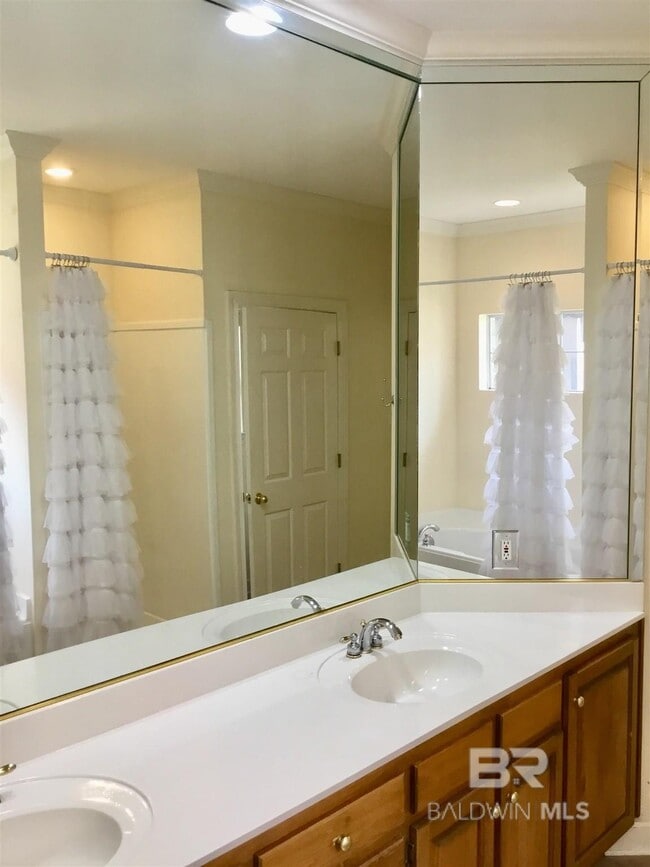 Building Photo - 112 Kensington Ct