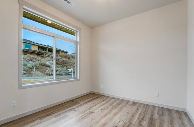 Building Photo - Luxury New Construction Five Bedroom Three...