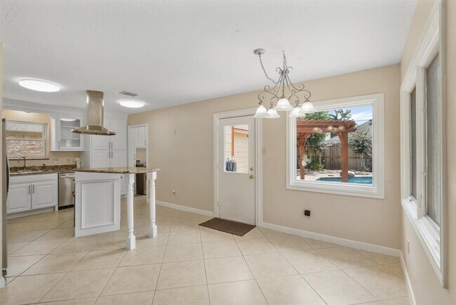 Building Photo - 907 Dominion Dr