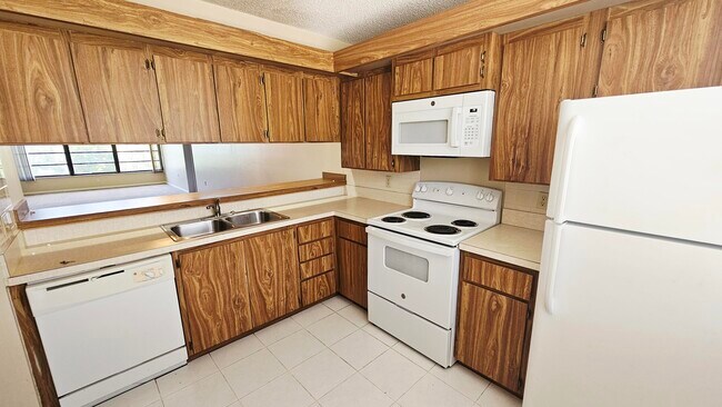Building Photo - 3630 Whitehall Dr