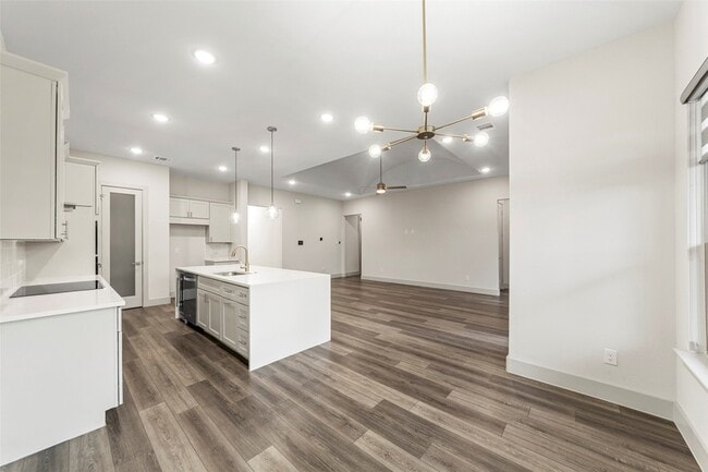Building Photo - 2089 Abela Dr
