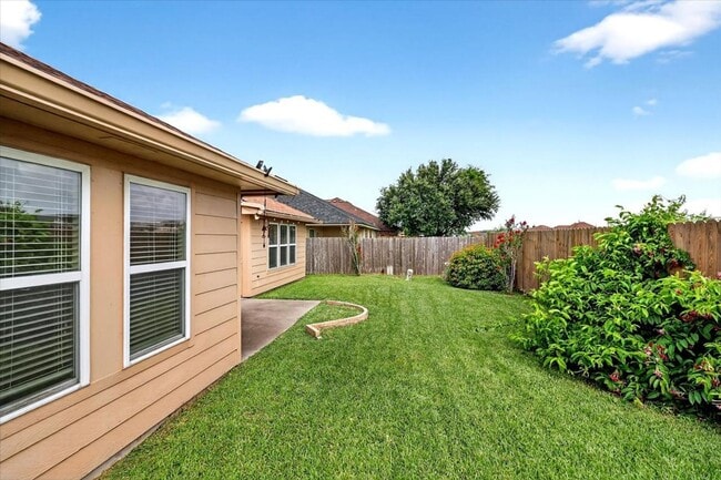 Building Photo - 6018 Tapestry Dr
