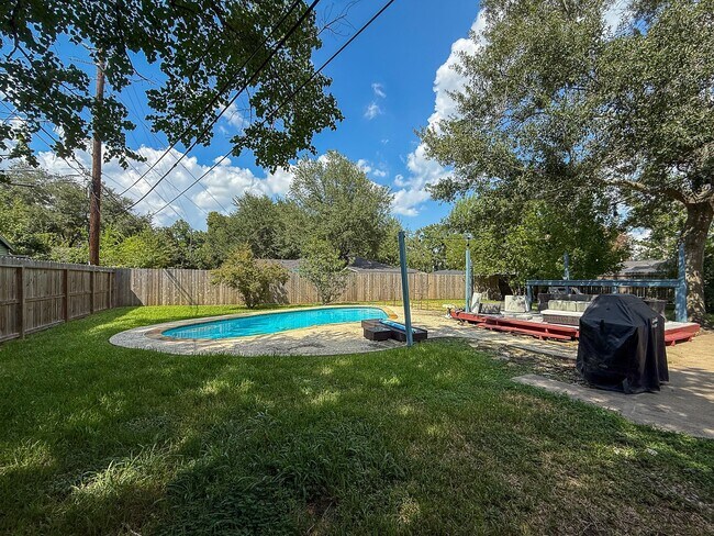 Building Photo - 8902 Blankenship Dr