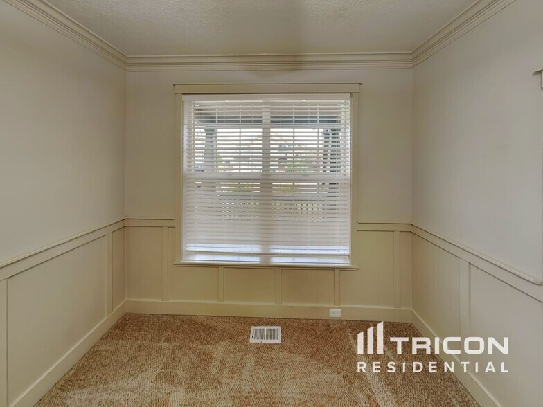 Building Photo - 14718 SE Badger Creek Rd