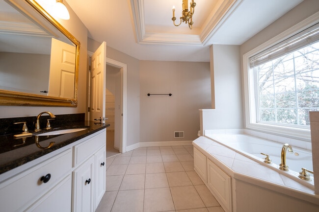 Building Photo - 3290 N Shore Dr