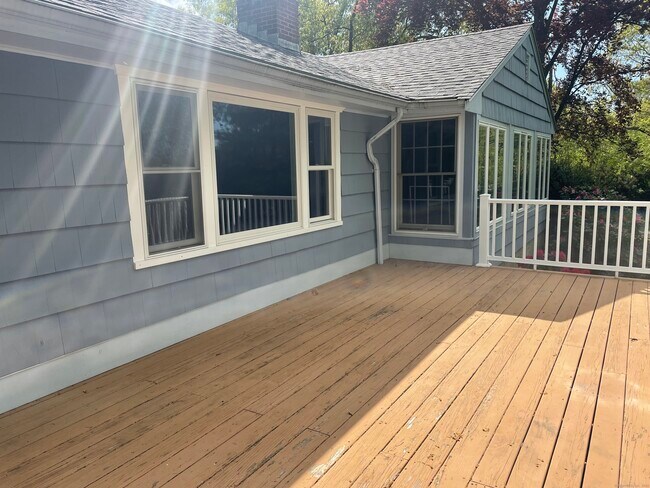 Building Photo - 85 Valley Rd