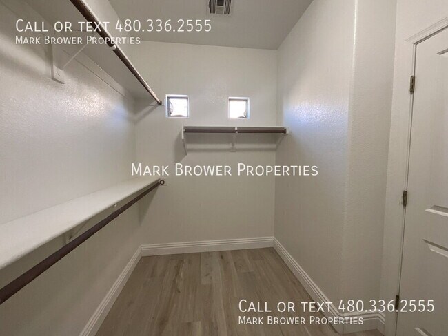 Building Photo - 1273 E Vermont Dr