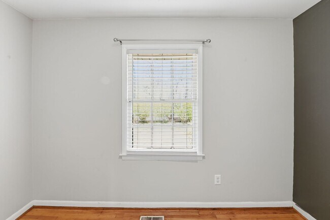 Building Photo - 3 Bedroom 1.5 bath home in hampton