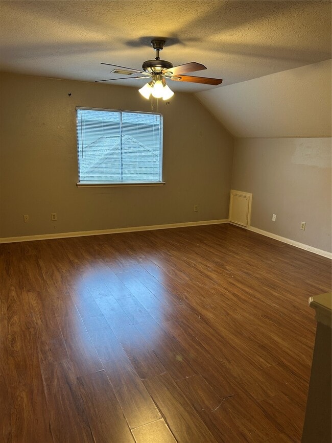 Building Photo - 16603 N Meadow Dr