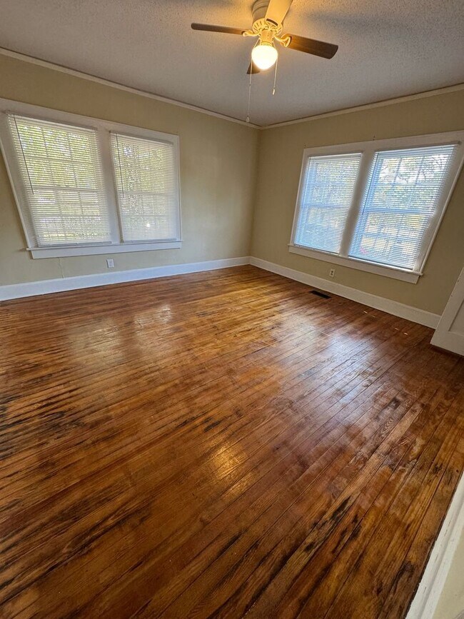 Building Photo - Recently Updated 3 Bedroom Home Close to Downtown Rock Hill