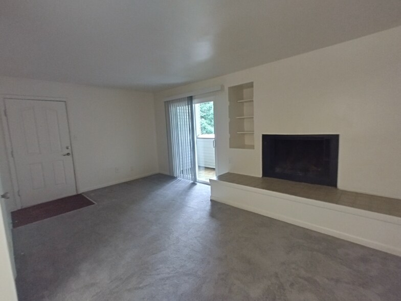 Building Photo - 600 Reusens Rd