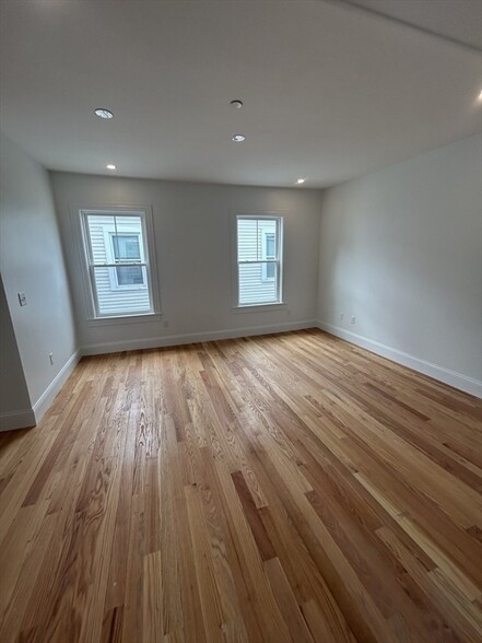 Building Photo - 8 Brookside Ave