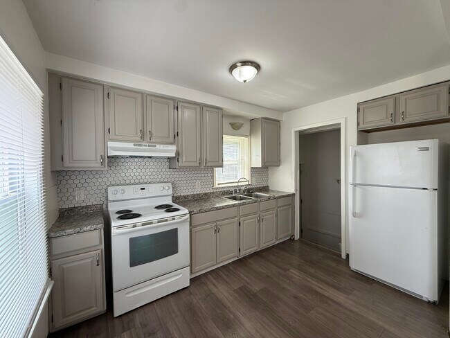 Building Photo - 13668 Irene St