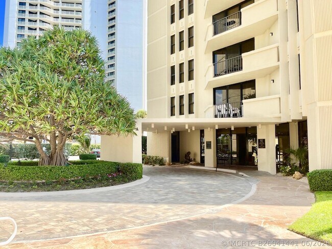 Building Photo - 2800 N Ocean Dr