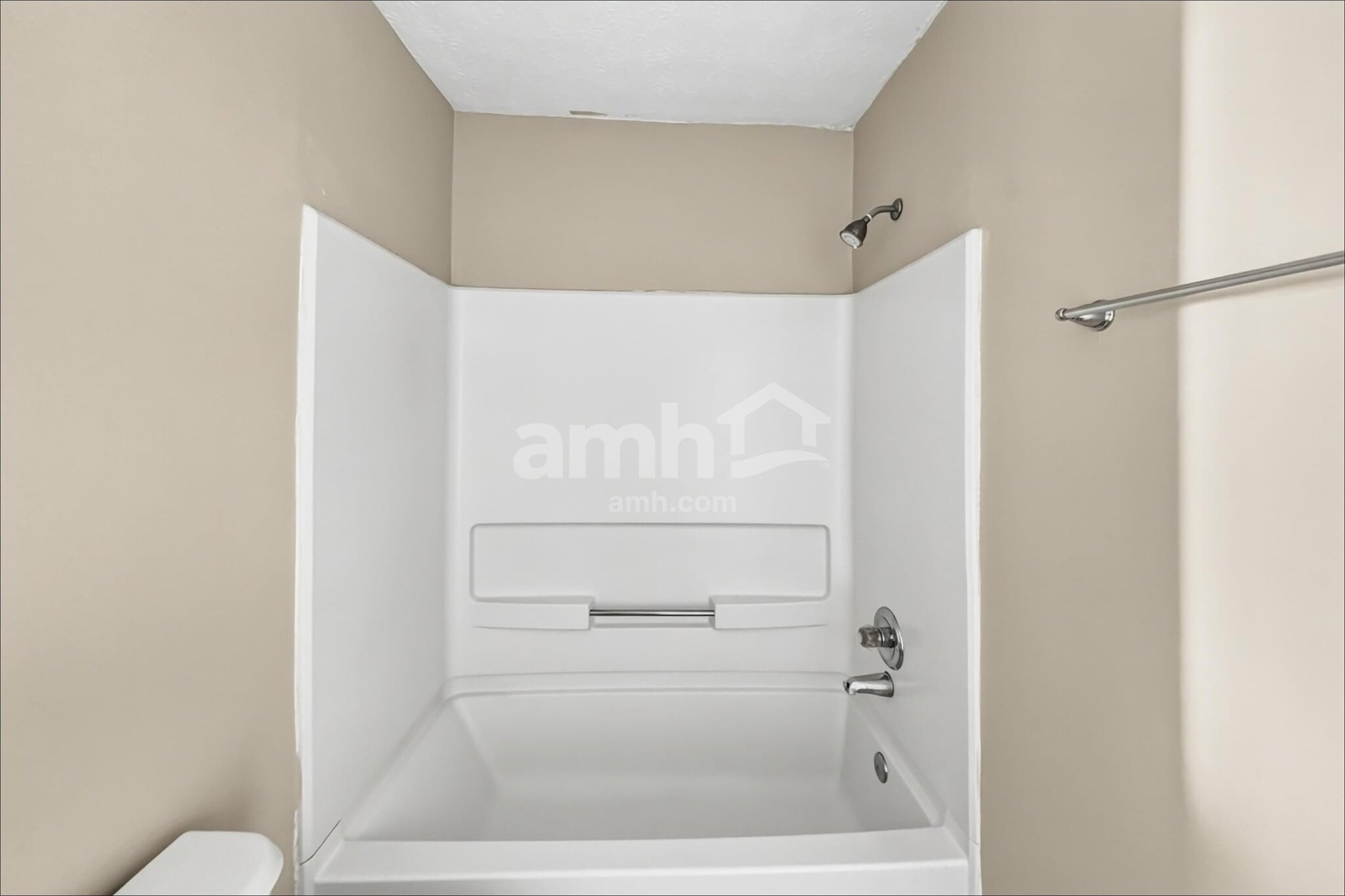 Building Photo - 4024 Walnut Crossing Dr