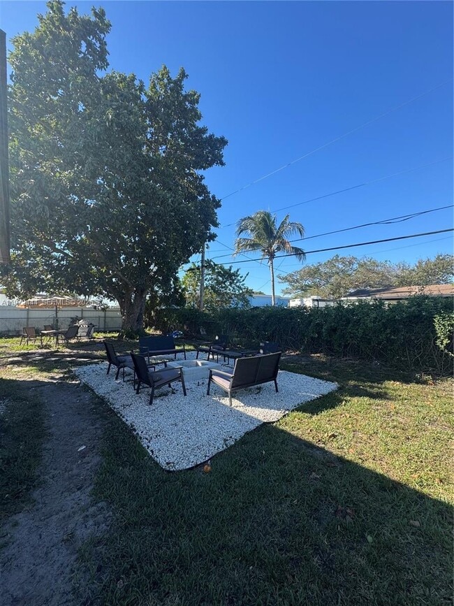 Building Photo - 14760 Tyler St