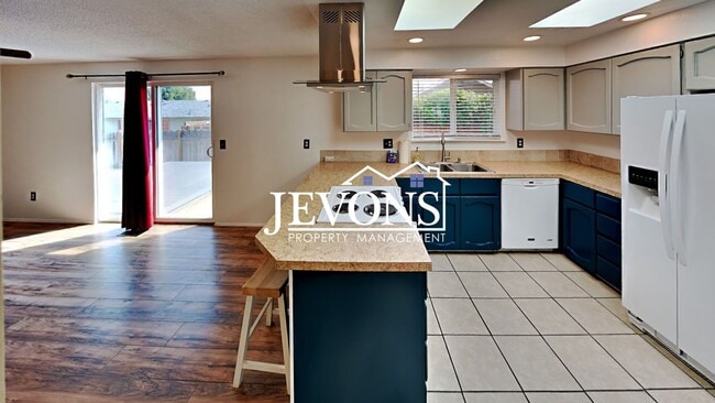 Building Photo - 3-bedroom single-family home near Randall ...