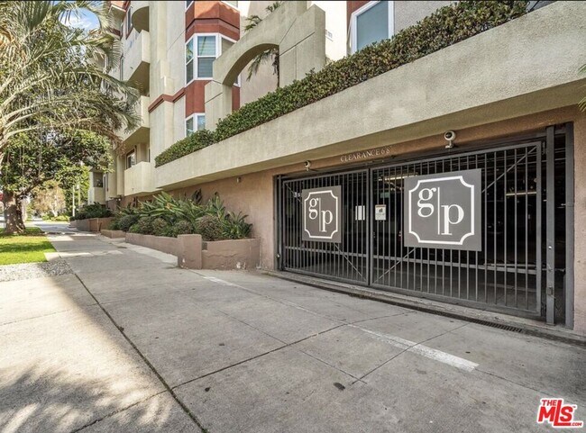 Building Photo - 620 S Gramercy Pl
