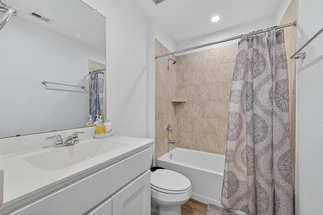 Building Photo - 7411 Canyon Chase Dr