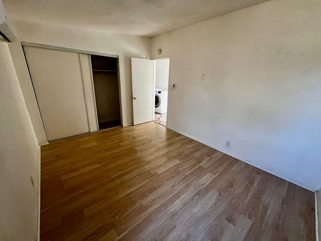 Building Photo - 2 Bedroom 1 Bath - Clean and Close To 29 Palms Marine Base