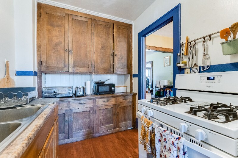 Building Photo - 1160 Raymond Ave