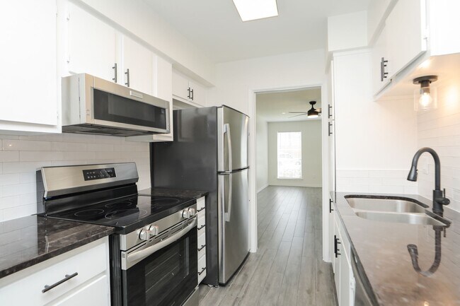 Building Photo - 5800 Lumberdale Rd