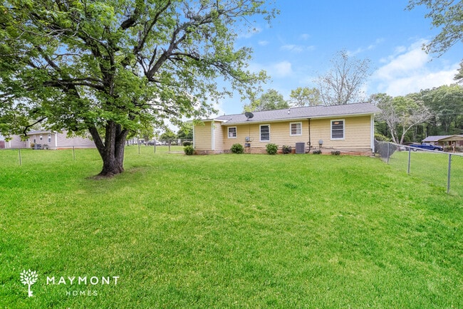 Building Photo - 122 Strawberry Dr