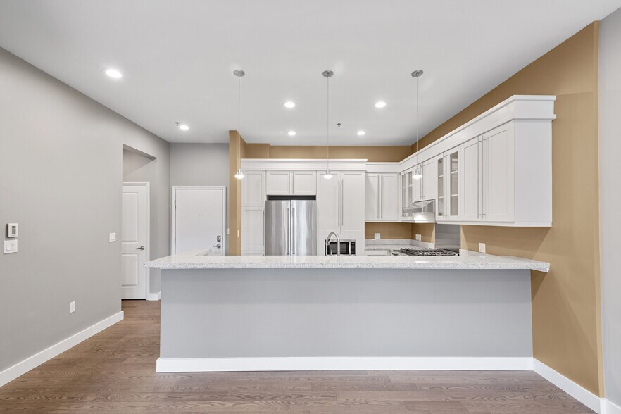 Building Photo - 350 S 200 E