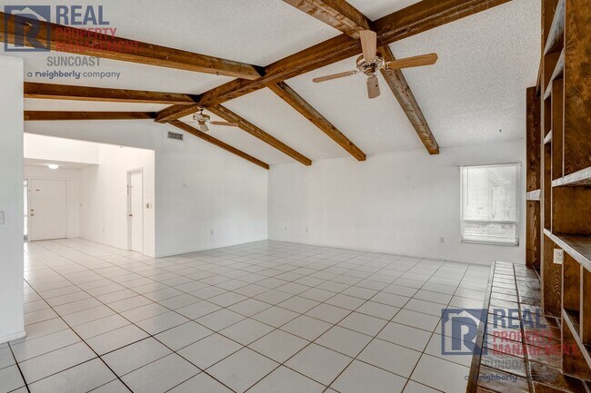 Building Photo - 1370 Palmwood Dr