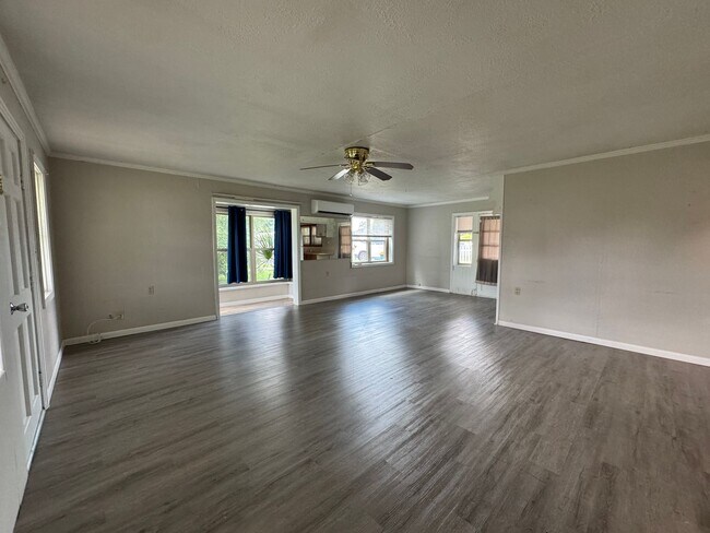 Building Photo - 304 N Rockingham Ave