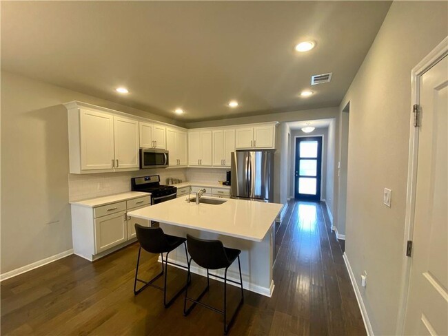 Building Photo - 332 Lacey Oak Lp