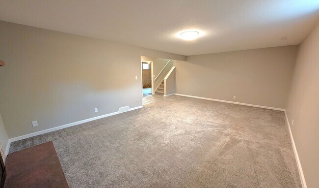 Building Photo - 3504 N Taft Ave