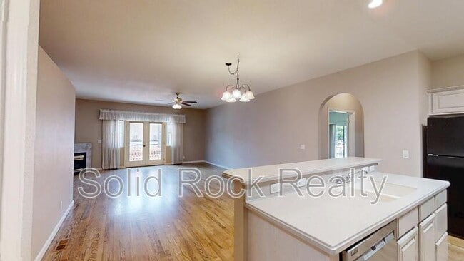 Building Photo - 2241 Palm Dr