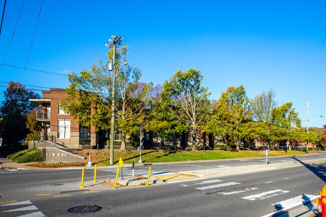 Building Photo - Row 8.9n