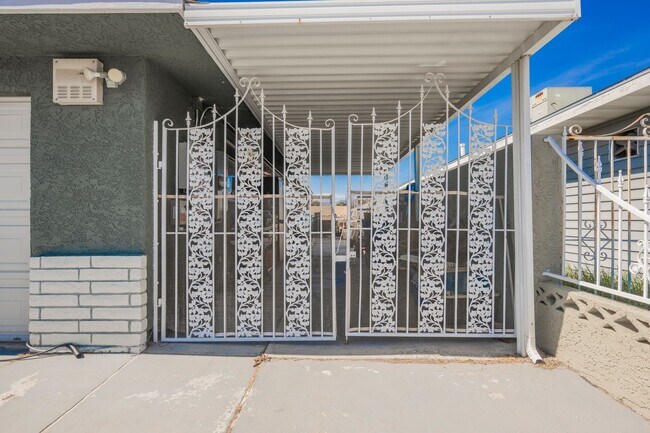 Building Photo - No HOA- Single story pool home