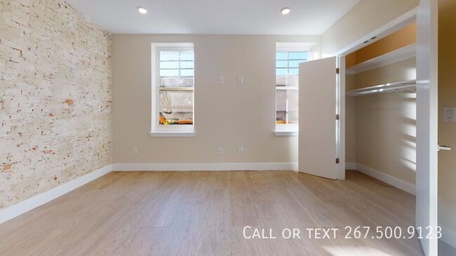 Building Photo - Gorgeous high end 2bd with W/D in unit. Ro...