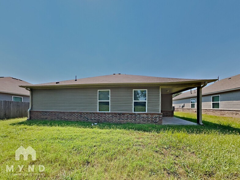 Building Photo - 1413 S 31st St