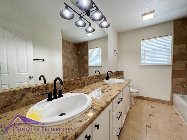 Building Photo - Spacious 5 Bed 3 Bath 2,136 Sq. Ft. Sheldo...