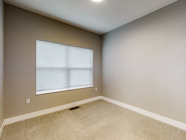 Building Photo - 308 S Walnut Ave