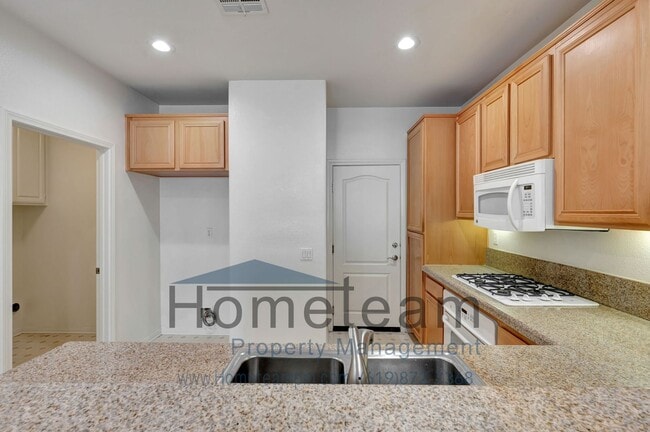 Building Photo - 2 BR / 2.5 BA 1244 Sq ft. San Miguel Ranch/ Chula Vista Townhome