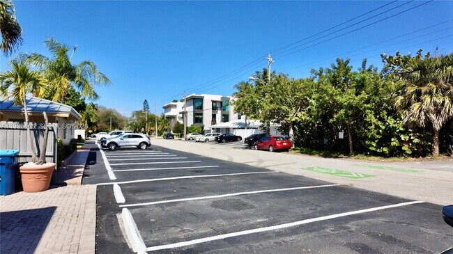 Building Photo - 1021 N Victoria Park Rd