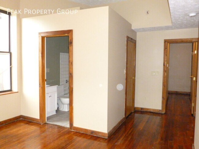 Building Photo - 3207 Vine St