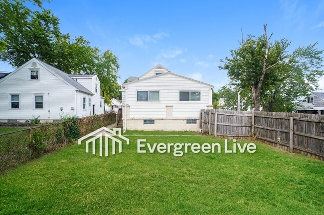 Building Photo - 1144 Chelsea Ave