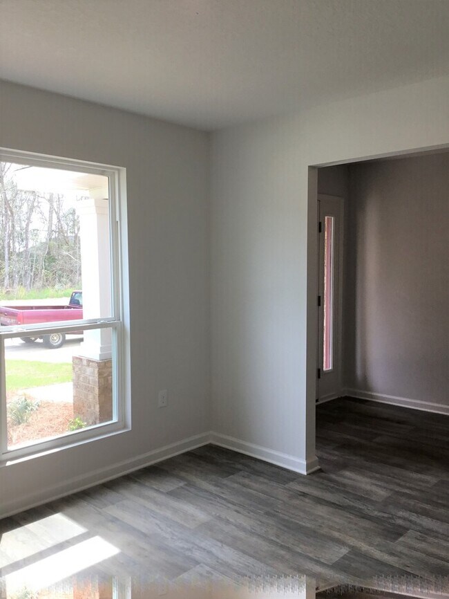 Building Photo - Beautiful 3/2 Family home in Beulah- Close to Navy Federal Credit Union Main Campus!