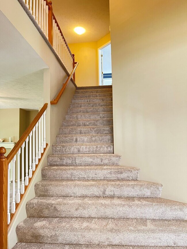 Building Photo - Beautiful 4 bed 2.5 bath 3000+sq ft