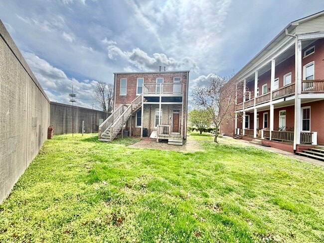 Building Photo - NuLu - Butchertown! Spacious 1BR in Historic District